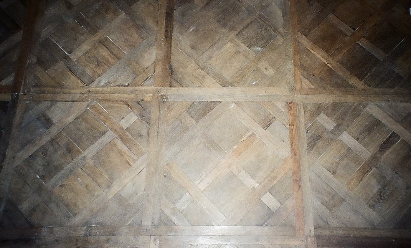 Panneaux de parquet Versailles en chêne ancien