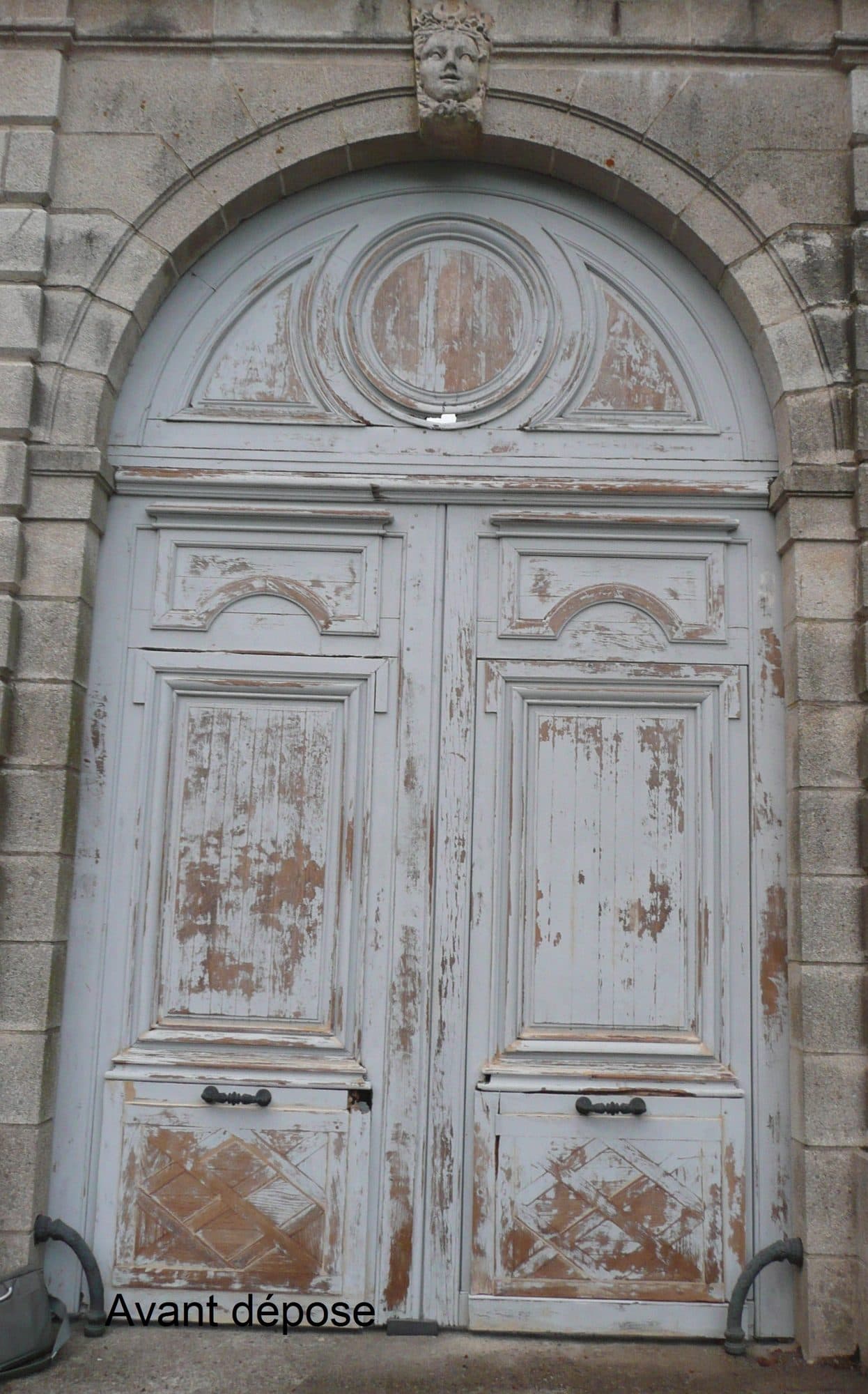 Porte cochère ancienne cintrée avant restauration