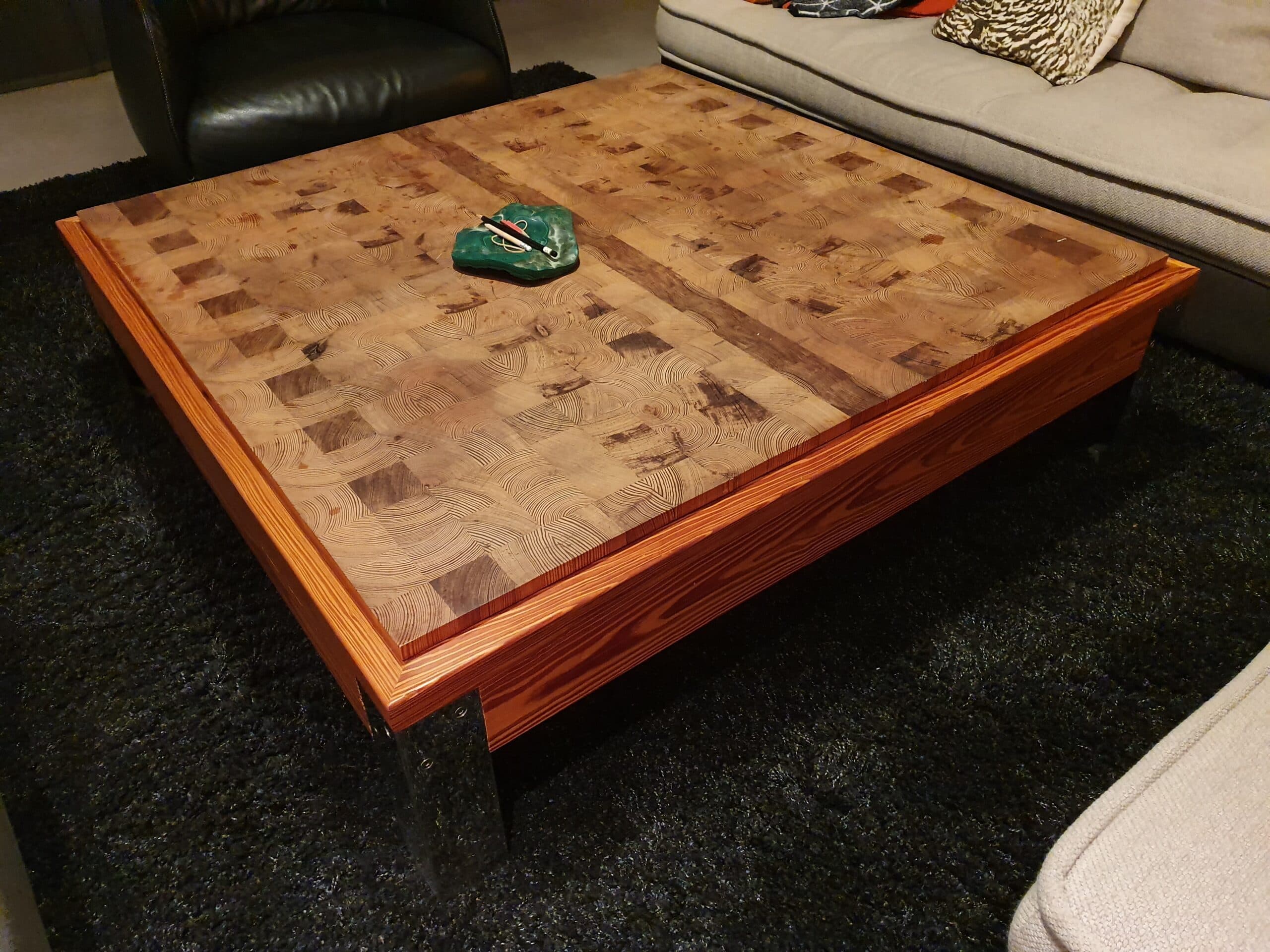 Table basse en bois de bout en damier